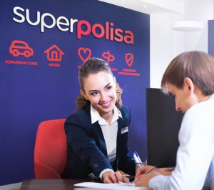 Superpolisa GSU Bielsko-Biała - Agent ubezpieczeniowy sprzedaje polisę zadowolonemu klientowi